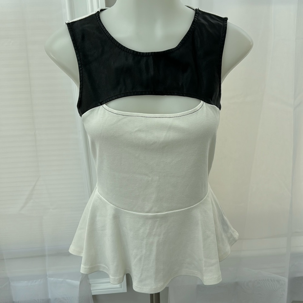 2b bebe peplum top